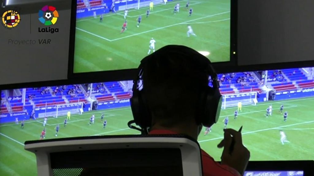 Los árbitros repasaron sus errores en lo que va de Liga.