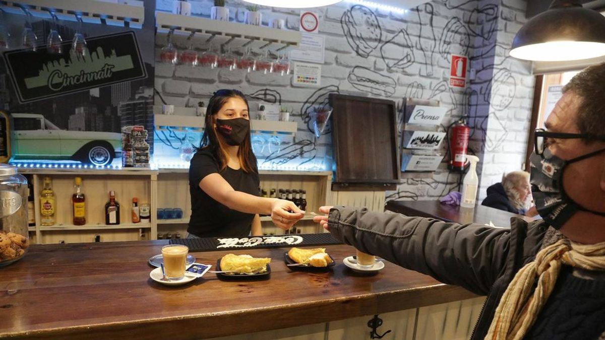 Los hosteleros andaluces estallan: "Decir que de 18 a 20 horas la gente se relaja es la gota que colma el vaso" Los hosteleros andaluces estallan: "Decir que de 18 a 20 horas la gente se relaja es la gota que colma el vaso"