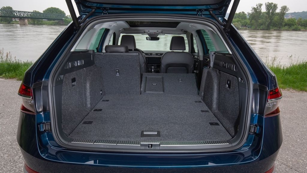 SKODA SUPERB SCOUT MALETERO