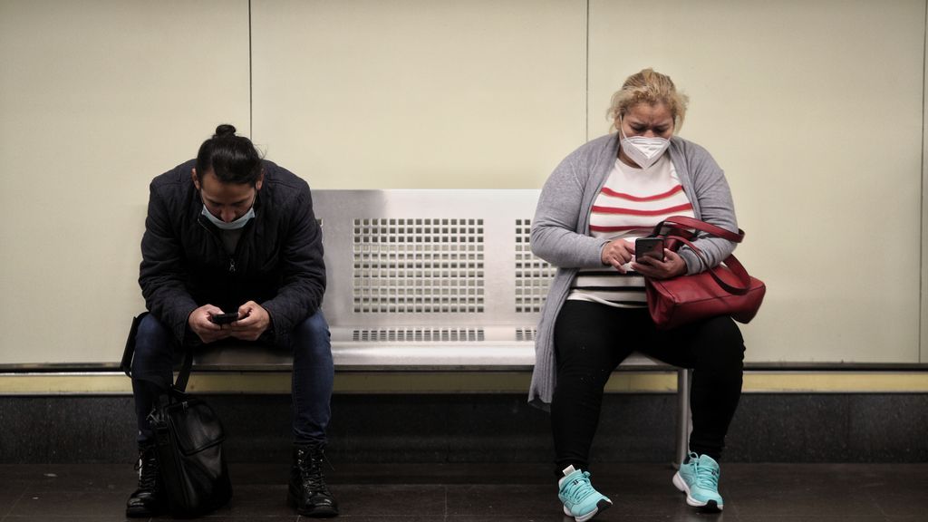 El miedo a la pandemia reduce casi a la mitad el uso del transporte público en 2020 El miedo a la pandemia reduce casi a la mitad el uso del transporte público en 2020