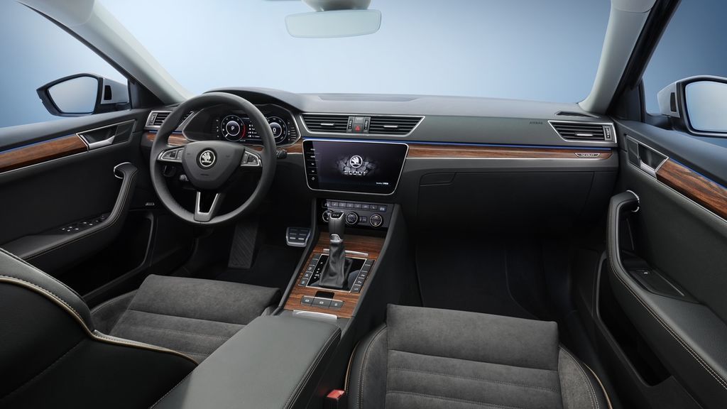 SKODA SUPERB SCOUT PUESTO DE CONDUCCIÓN