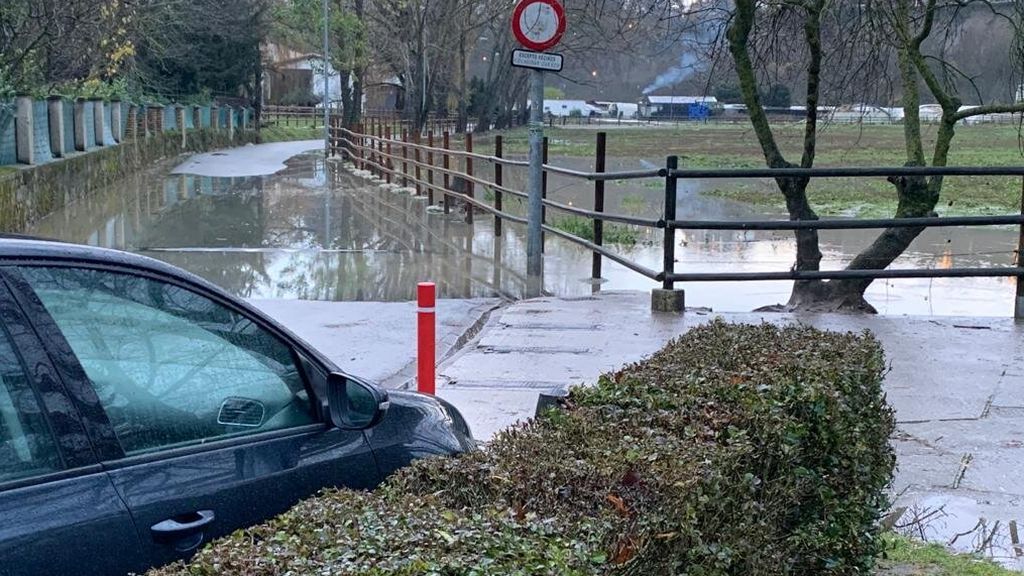 El crecimiento del rio Arga obliga al corte de varias calles de Pamplona El crecimiento del rio Arga obliga al corte de varias calles de Pamplona