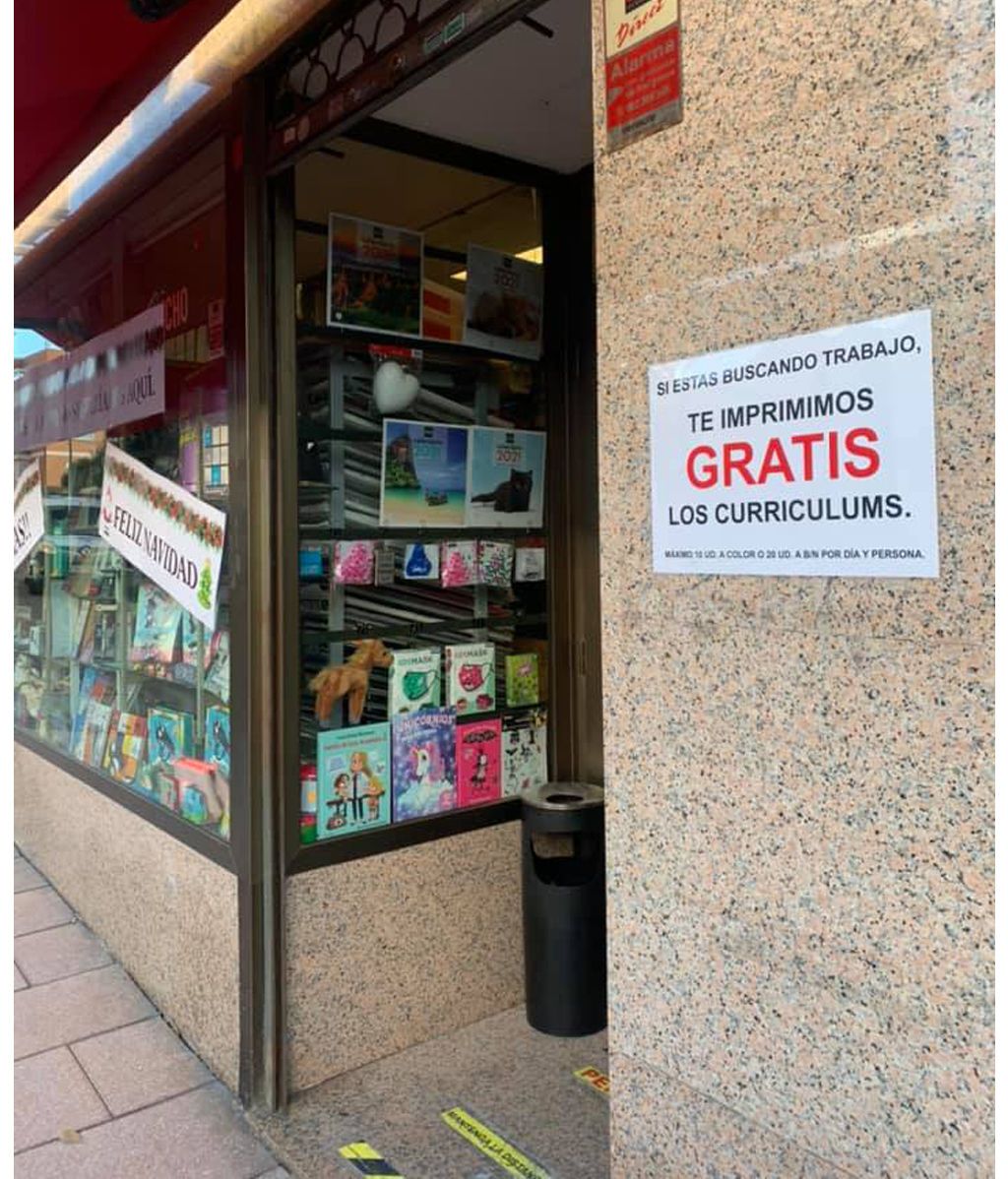La Papelería Murillo ofrece gratis imprimir los currículums a los parados