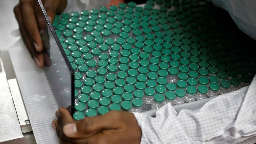 AstraZeneca anuncia que probará a combinar su vacuna contra la covid con la rusa Sputnik AstraZeneca anuncia que probará a combinar su vacuna contra la covid con la rusa Sputnik