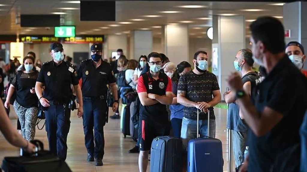 Ximo Puig pide al Gobierno que garantice el cierre de la región "para todo el mundo", incluido migrantes Ximo Puig pide al Gobierno que garantice el cierre de la región "para todo el mundo", incluido migrantes