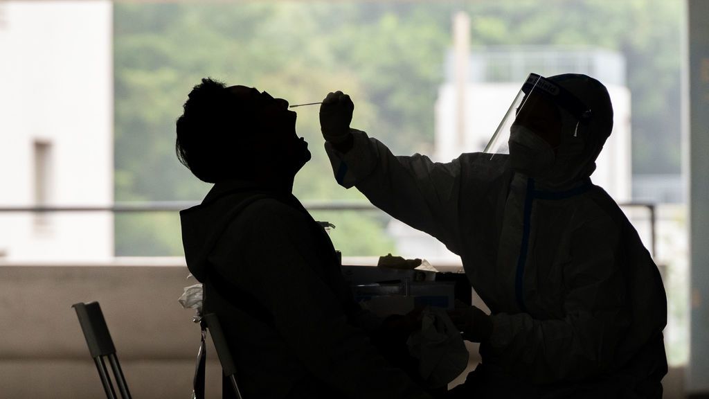 La pandemia registra su peor día, con 13.000 muertes y casi 700.000 contagios La pandemia registra su peor día, con 13.000 muertes y casi 700.000 contagios