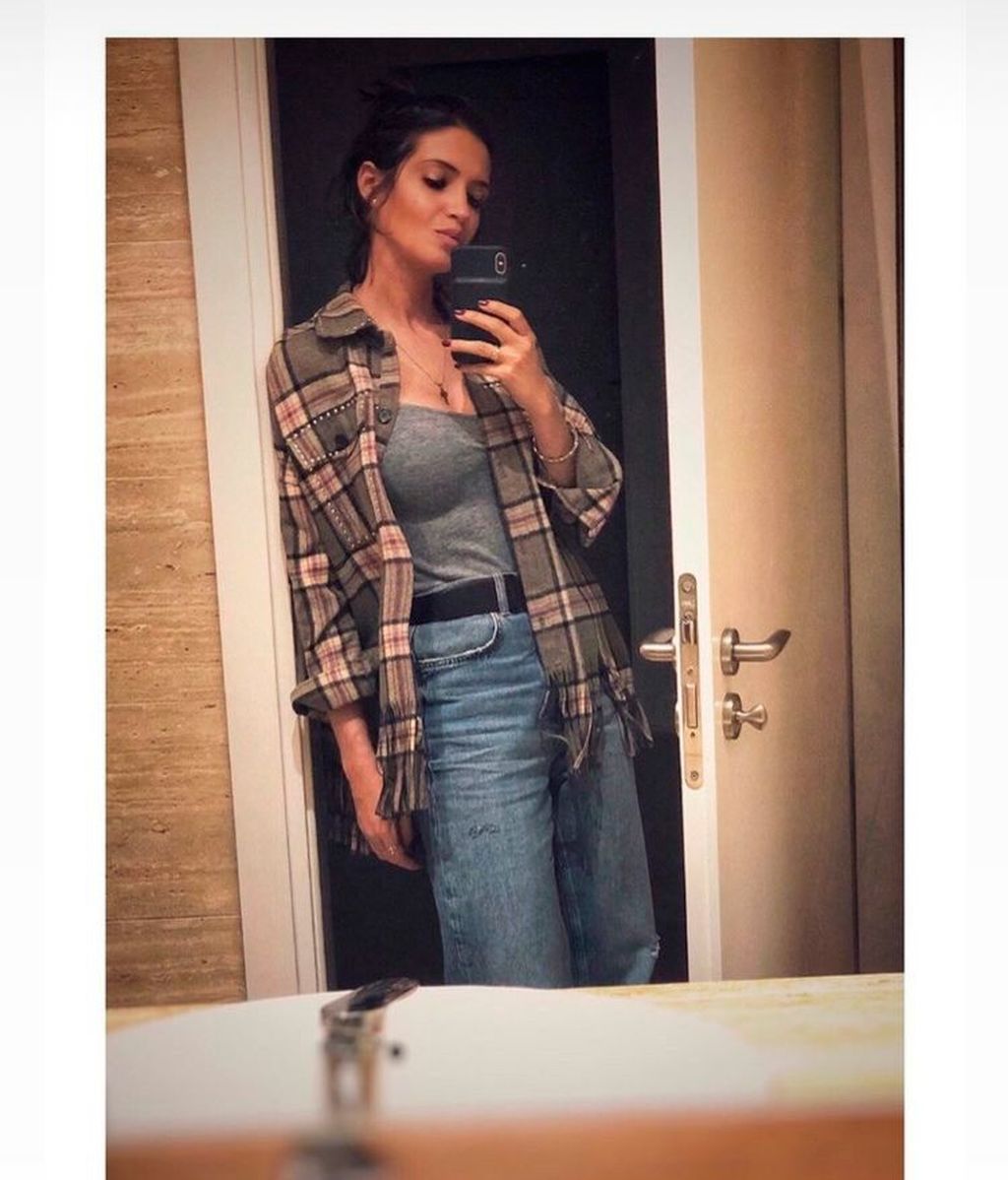 sara-carbonero-sobrecamisa