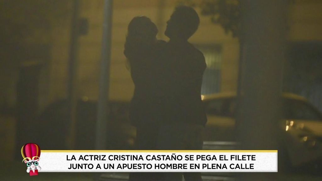 Las imágenes de Cristina Castaño con su chico en plena calle