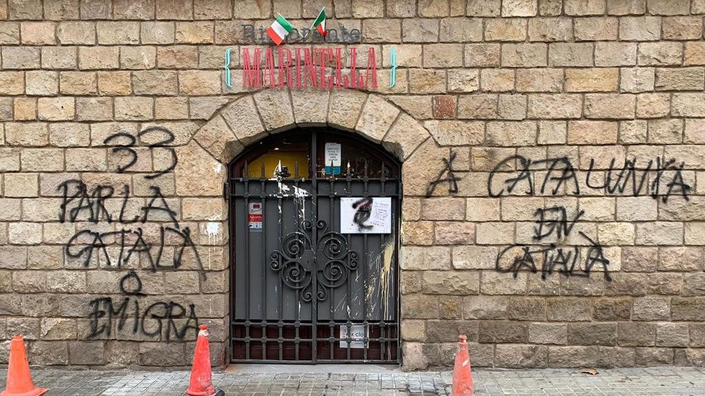 Acoso a un restaurante italiano por no hablar en catalán: "Hacemos comida, no política" Acoso a un restaurante italiano por no hablar en catalán: "Hacemos comida, no política"