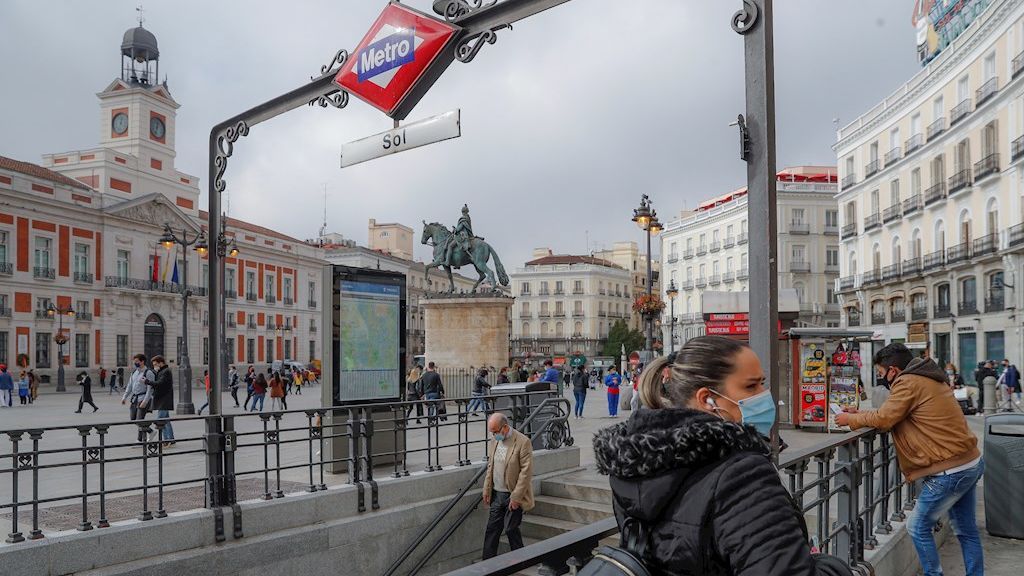 Bajan los contagios diarios en Madrid hasta los 806 pero suben las muertes, 30 en un día Bajan los contagios diarios en Madrid hasta los 806 pero suben las muertes, 30 en un día