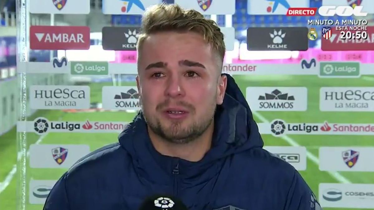 Javi Ontiveros rompe a llorar al dedicarle el gol a su abuela, ingresada por Covid-19 Javi Ontiveros rompe a llorar al dedicarle el gol a su abuela, ingresada por Covid-19