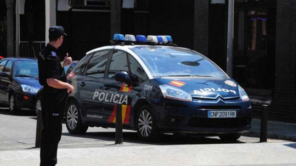 Detienen a dos hermanos por agredir a dos policías: los agentes acudieron para mediar en una pelea entre ellos