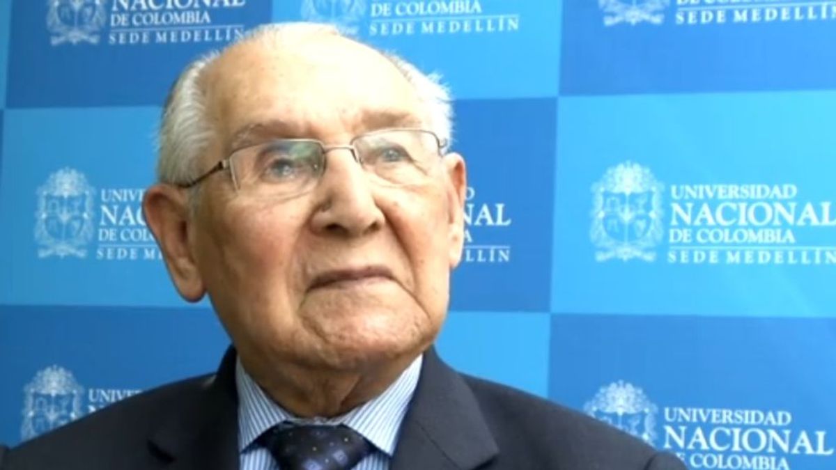 Obtiene su doctorado a los 104 años: la historia del ingeniero Lucio Chiquito que desmonta el edadismo
