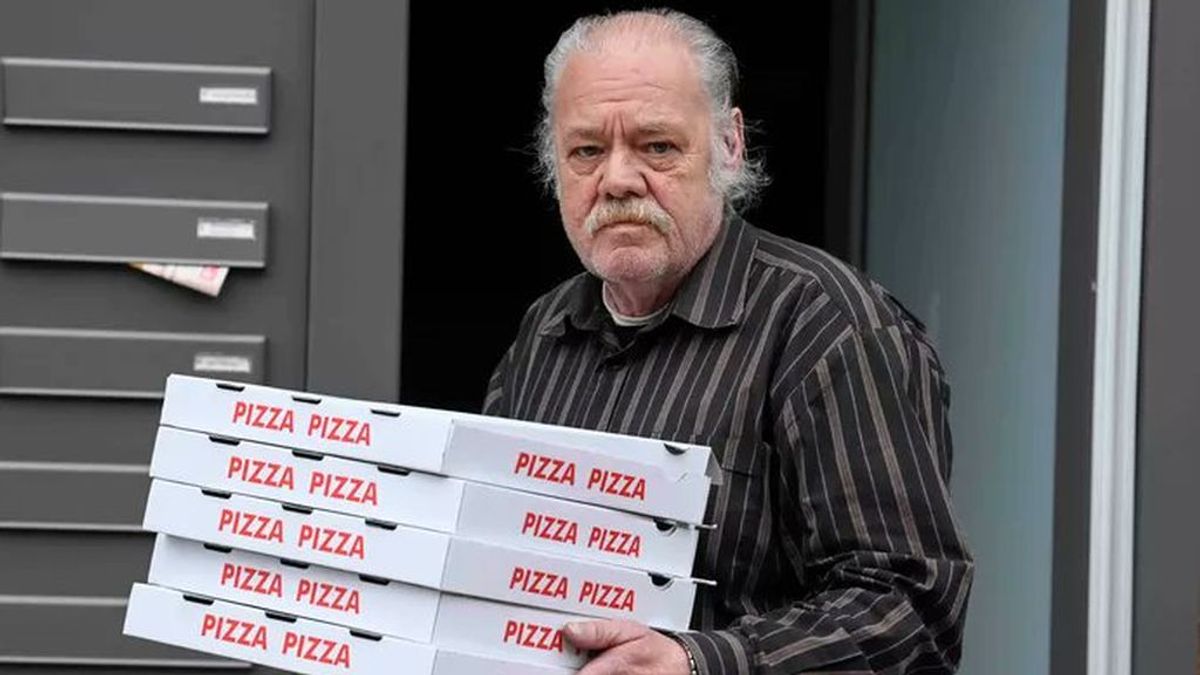 Se termina la pesadilla: dejan de enviar pizzas a un hombre de 65 años que las recibía a domicilio sin pedirlas
