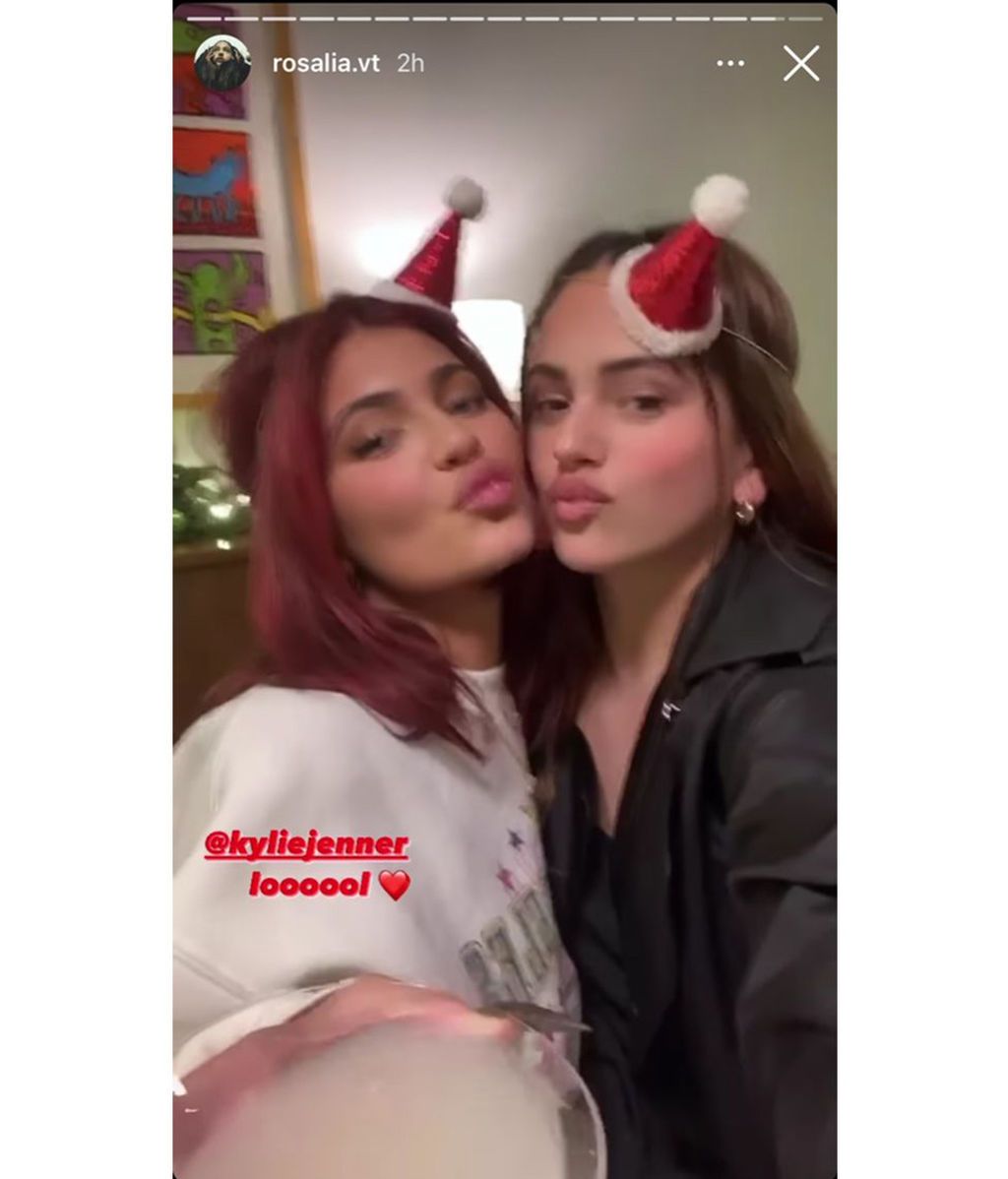 Rosalía y las Kardashian se reúnen en una fiesta navideña