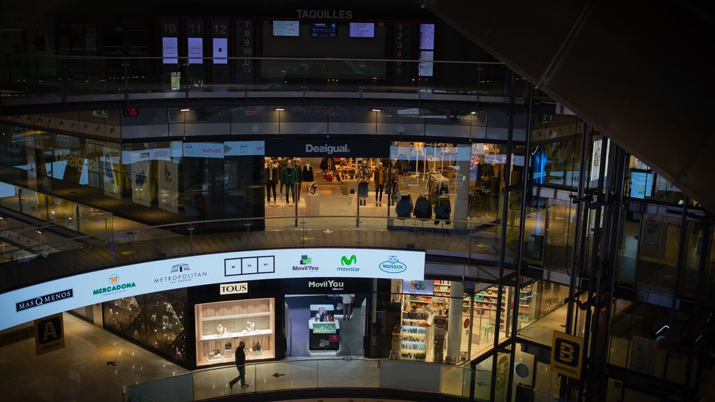 Los centros comerciales reabren en Cataluña al 30% de aforo con virus a la baja Los centros comerciales reabren en Cataluña al 30% de aforo con virus a la baja