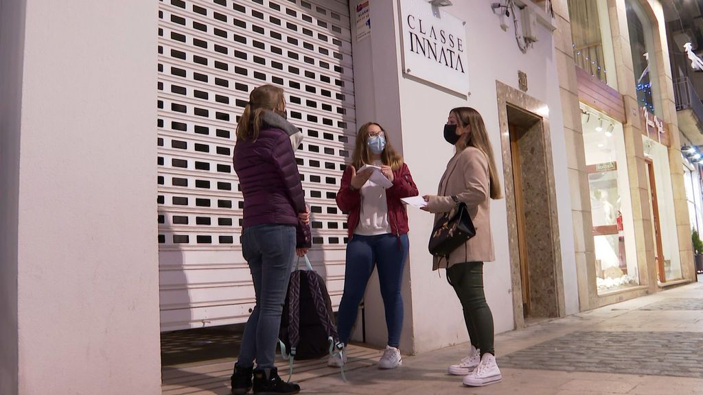Sin boda por la covid y sin vestido de novia por una estafa: pagan mil euros y la tienda desaparece del mapa Sin boda por la covid y sin vestido de novia por una estafa: pagan mil euros y la tienda desaparece del mapa