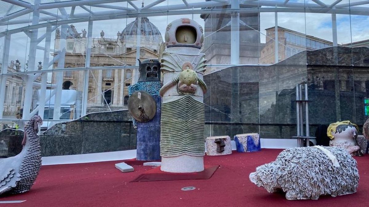 Con un astronauta y un soldado: El polémico Belén del Vaticano provoca desconcierto entre los visitantes