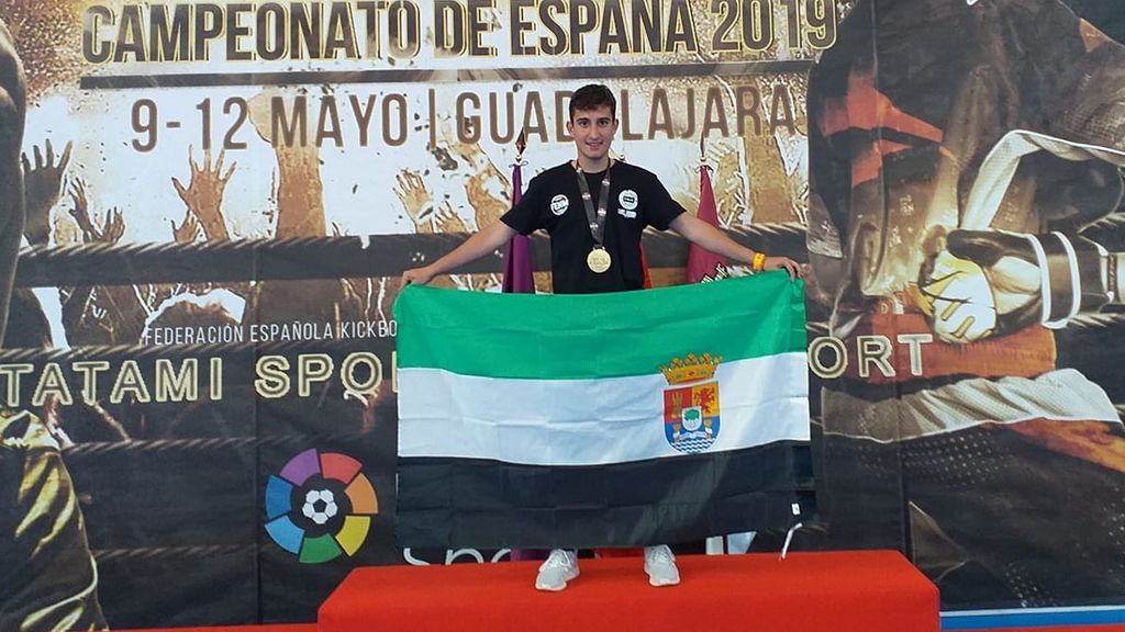 Muere a los 19 años Julián Lozano, campeón de España de kickboxing, tras un disparo en una cacería Muere a los 19 años Julián Lozano, campeón de España de kickboxing, tras un disparo en una cacería