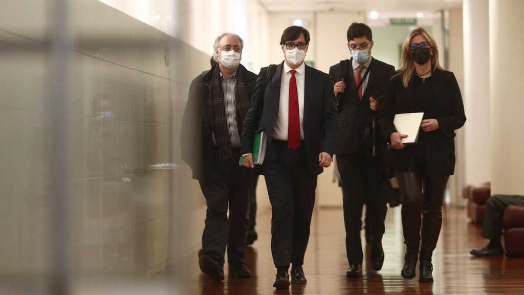 Sanidad confirma que las primeras vacunas llegarán a España "a partir del 4 o 5 de enero" Sanidad confirma que las primeras vacunas llegarán a España "a partir del 4 o 5 de enero"