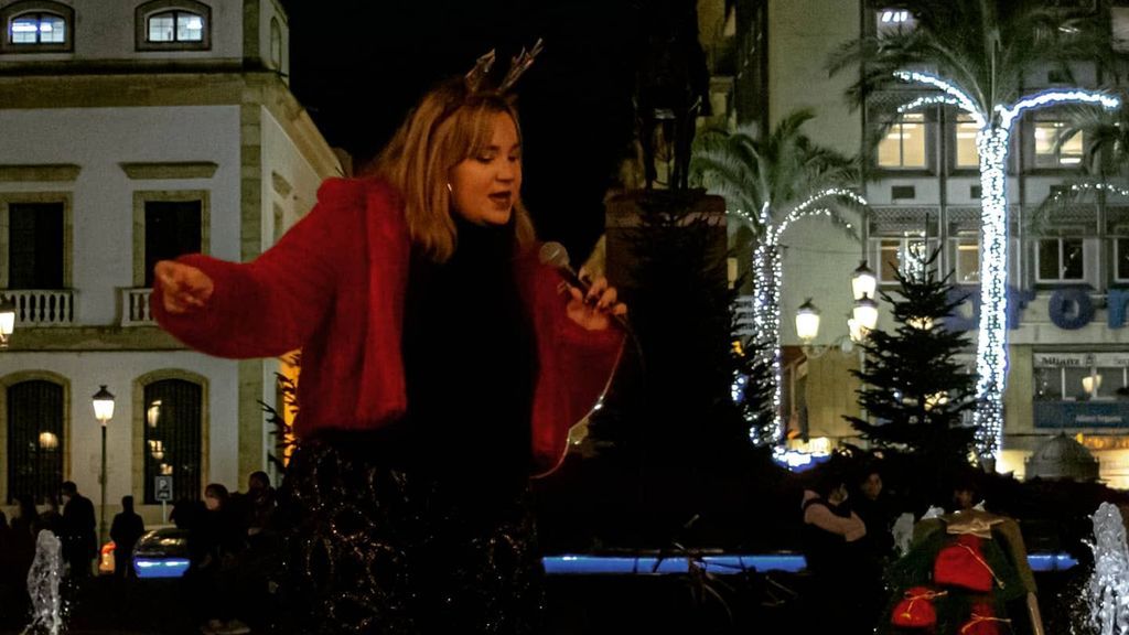 Valeria, la ‘voz’ tras el baile multitudinario en el centro de Córdoba: “Lo siento. No supe pararlo” Valeria, la ‘voz’ tras el baile multitudinario en el centro de Córdoba: “Lo siento. No supe pararlo”
