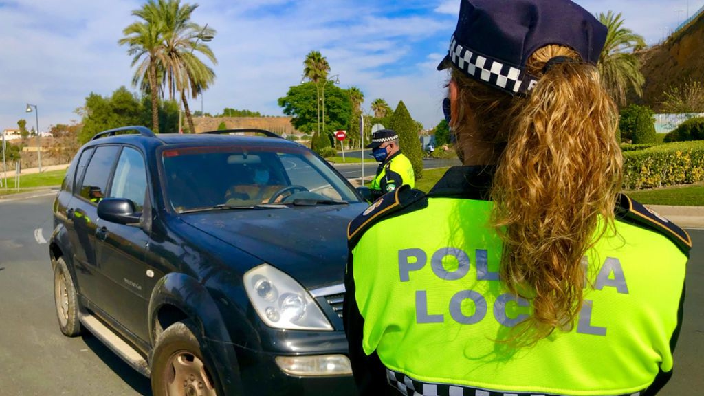 Detenido un hombre tras amenazar con un cuchillo a una mujer por tener el coche mal aparcado en Cieza (Murcia) Detenido un hombre tras amenazar con un cuchillo a una mujer por tener el coche mal aparcado en Cieza (Murcia)