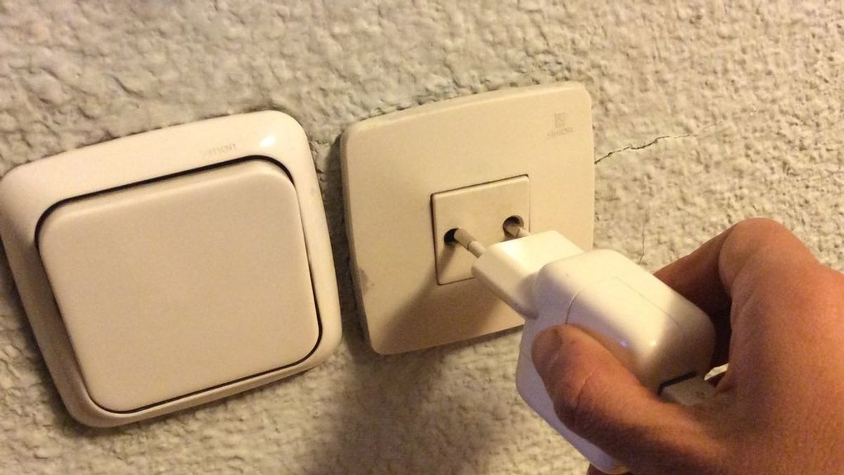 El Gobierno crea un fondo para sacar renovables de la factura luz y abaratarla un 13 % El Gobierno crea un fondo para sacar renovables de la factura luz y abaratarla un 13 %