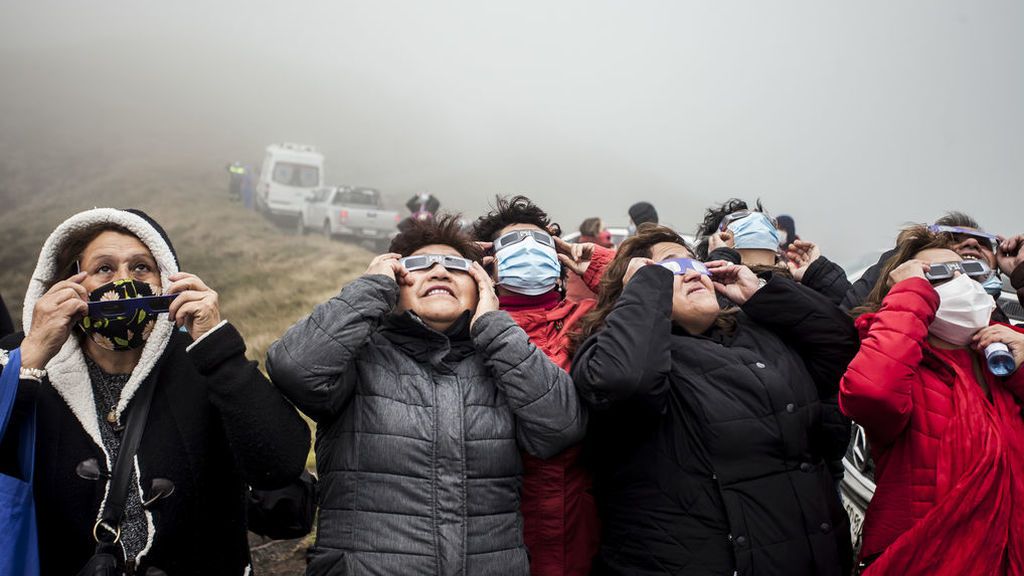 El eclipse solar total, en imágenes: así se vivió el evento en el sur de América