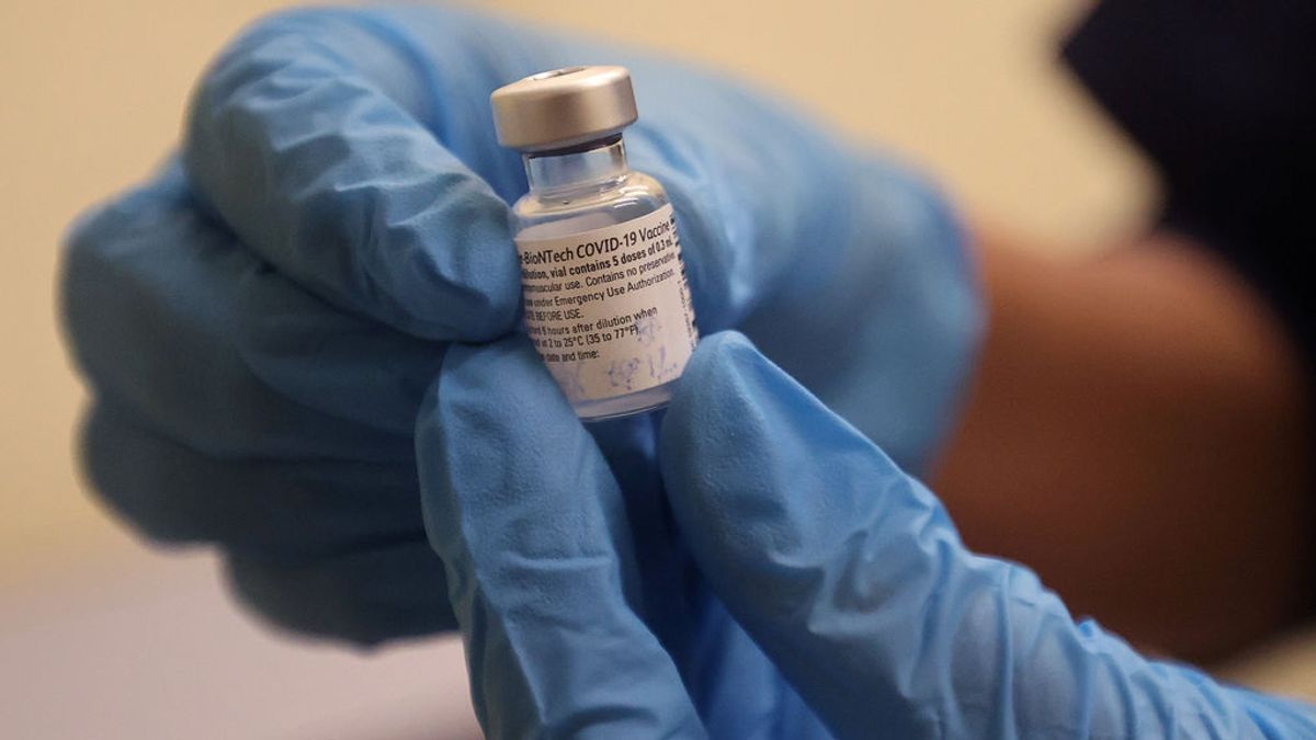 Imagen de un vial de la vacuna Pfizer/BioNTech Imagen de un vial de la vacuna Pfizer/BioNTech