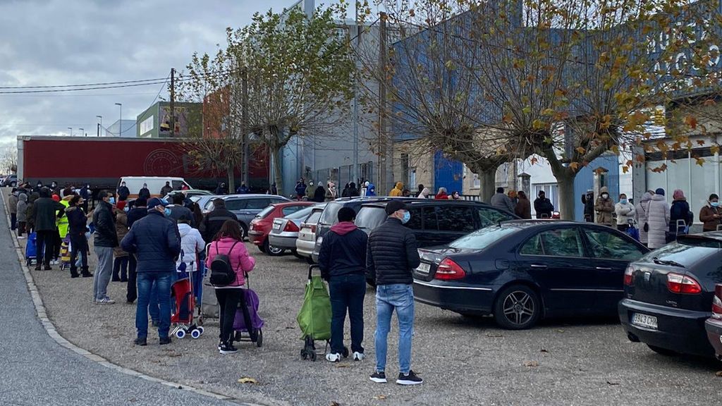 Las colas del hambre en Lugo: “Hay mucha gente de clase media que nunca esperó verse en esta fila” Las colas del hambre en Lugo: “Hay mucha gente de clase media que nunca esperó verse en esta fila”