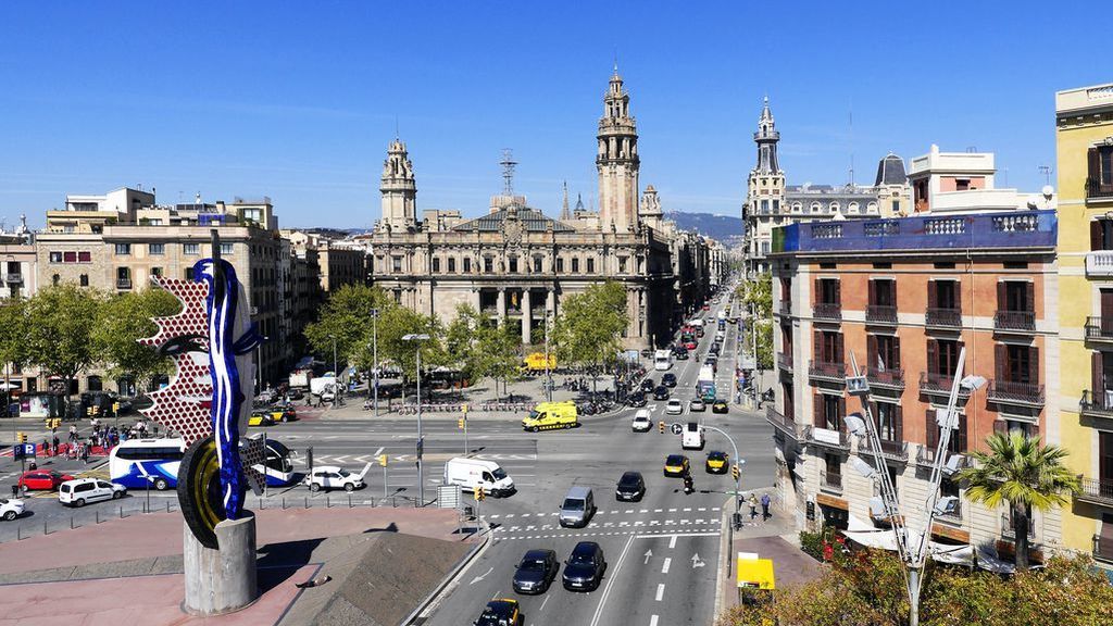 Cataluña duplica sus contagios diarios mientras la velocidad de transmisión supera su límite con creces Cataluña duplica sus contagios diarios mientras la velocidad de transmisión supera su límite con creces