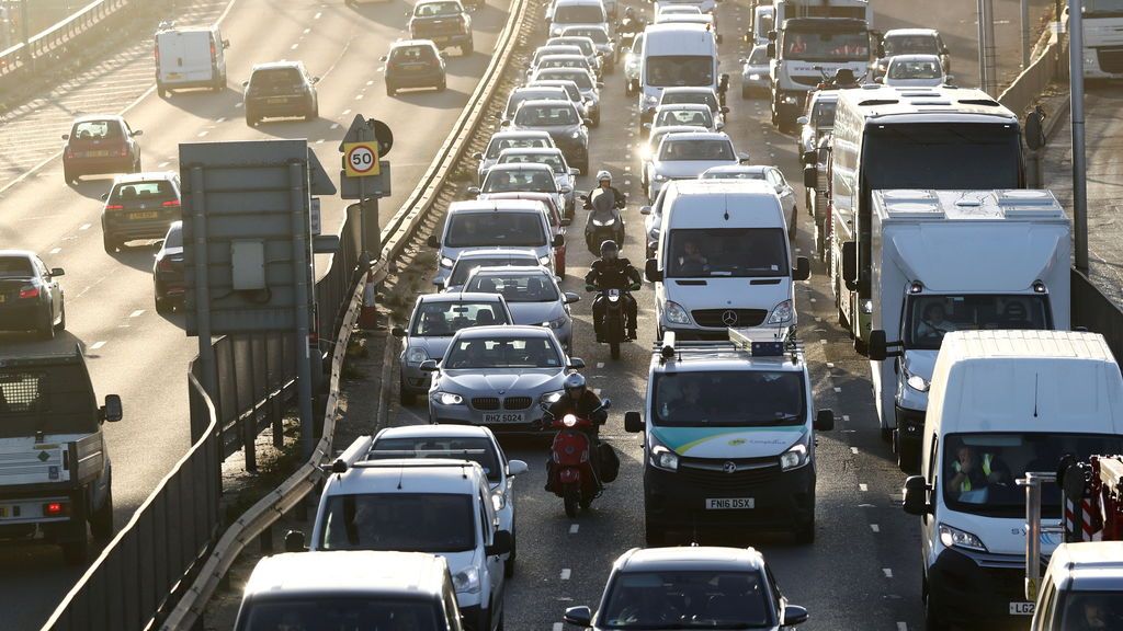 La contaminación del aire causó la muerte de una niña británica, según una sentencia pionera La contaminación del aire causó la muerte de una niña británica, según una sentencia pionera