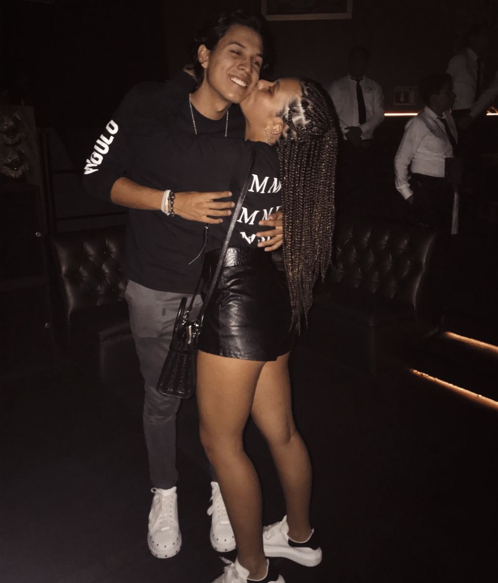 Manuela Sanz junto a su novio