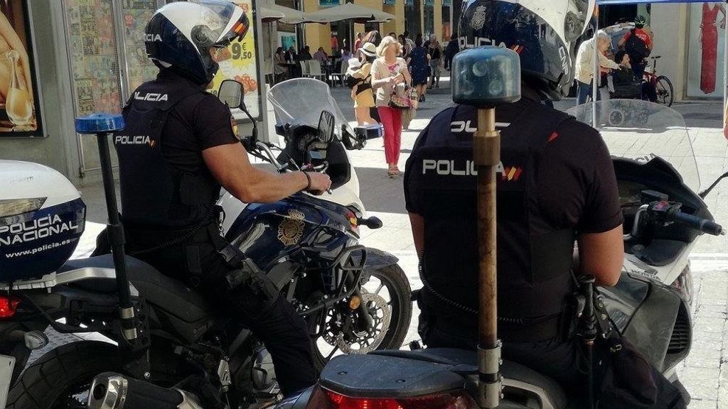 La Policía salva a una niña de dos años tras atragantarse con un bizcocho La Policía salva a una niña de dos años tras atragantarse con un bizcocho