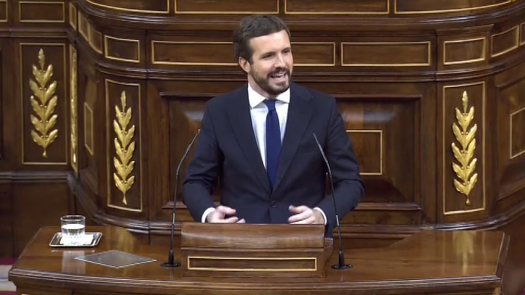 Casado: "Dé la cara como Merkel y sienta como ella lo que está pasando"