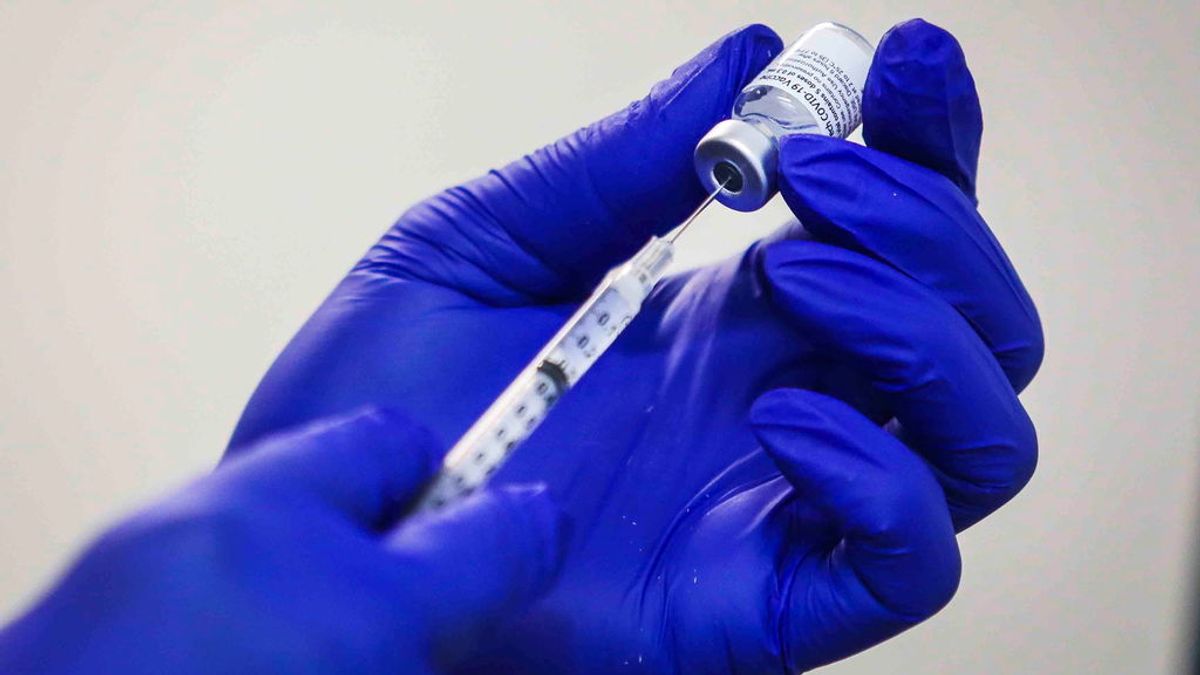Una sanitaria sufre una reacción alérgica fuerte a la vacuna de Pfizer en Estados Unidos Una sanitaria sufre una reacción alérgica fuerte a la vacuna de Pfizer en Estados Unidos