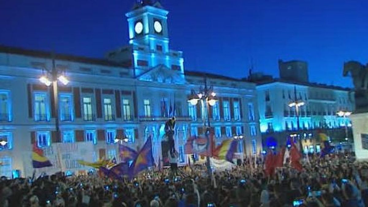Cuatro años y medio de cárcel por golpear a un policía con un palo con clavos tras la sentencia del 1-O Cuatro años y medio de cárcel por golpear a un policía con un palo con clavos tras la sentencia del 1-O