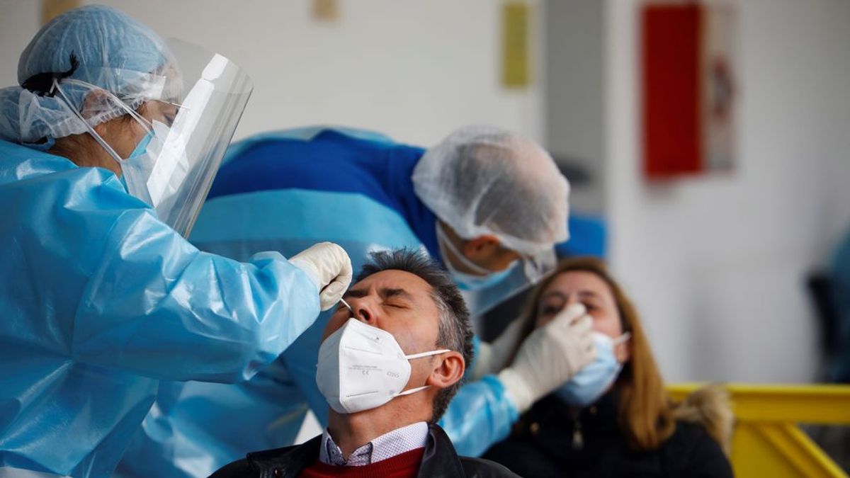Madrid suma un nuevo máximo de 2.452 contagios y medio centenar de hospitalizados más