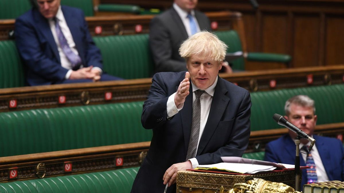 Boris Johnson ante el espejo en la última sesión parlamentaria del 2020 Boris Johnson ante el espejo en la última sesión parlamentaria del 2020
