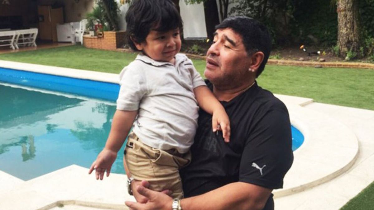 La petición del hijo de siete años de Maradona a su mamá: "Vayamos al cielo a ver a papá"