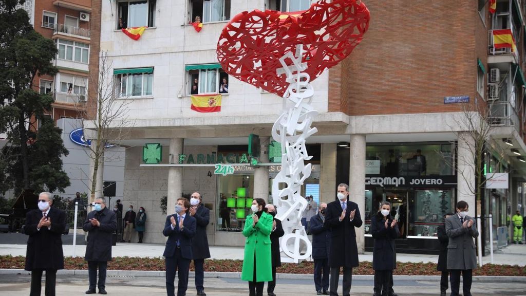 Inauguran en Madrid la escultura 'El árbol de la vida' en homenaje a los sanitarios fallecidos durante la pandemia