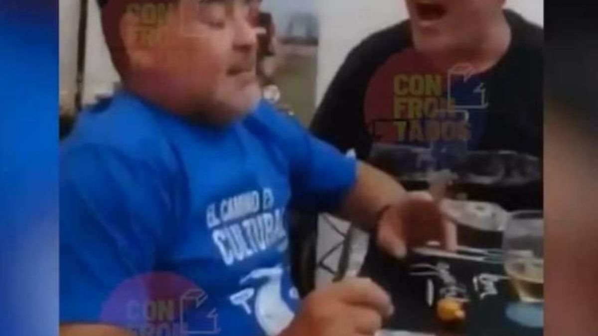 La última fiesta de Maradona antes de morir: alcohol, pastillas y puros sin ningún control La última fiesta de Maradona antes de morir: alcohol, pastillas y puros sin ningún control