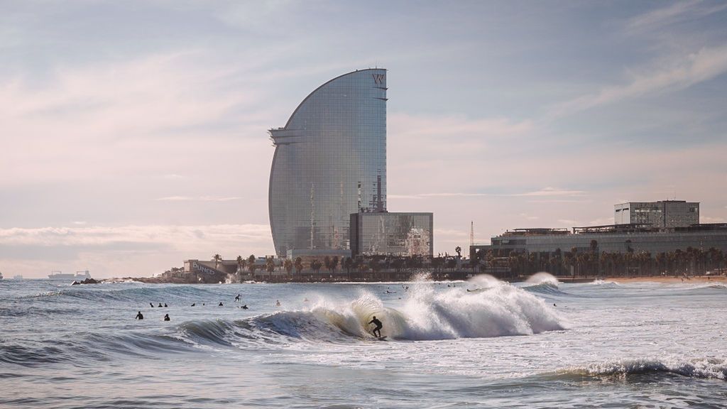 Los datos en Cataluña justifican su paso atrás, con dos millares de contagios y el riesgo de rebrote en 302 puntos Los datos en Cataluña justifican su paso atrás, con dos millares de contagios y el riesgo de rebrote en 302 puntos