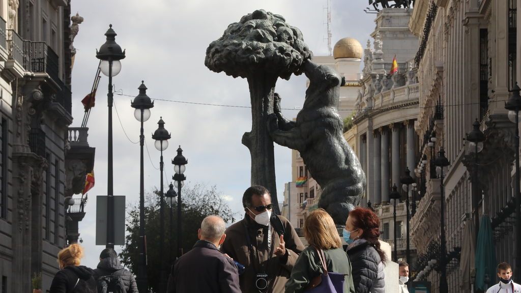 Madrid reducirá de 10 a 6 personas todas las reuniones, incluidos los días festivos Madrid reducirá de 10 a 6 personas todas las reuniones, incluidos los días festivos