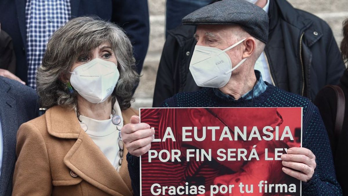 La juez abre juicio oral contra Ángel Hernández por ayudar a su mujer enferma de esclerosis a morir