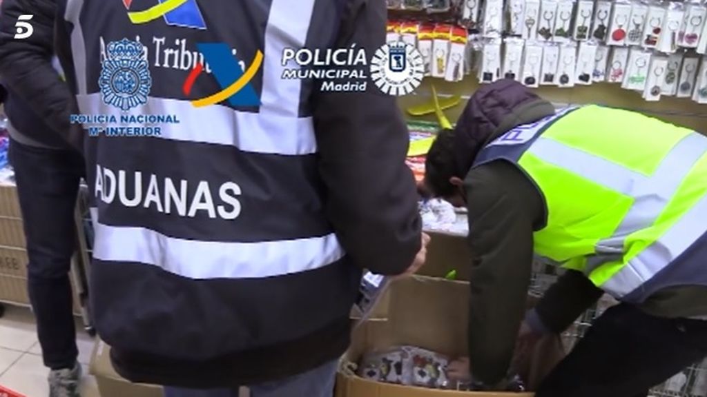 Desmantelado en Madrid un megacentro de distribución de juguetes falsos y mascarillas ilegales