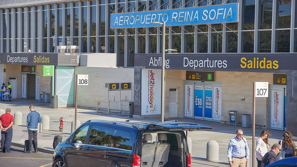 El Constitucional escucha al Gobierno y anula la medida que permitía a los turistas viajar a Canarias con un test de antígenos El Constitucional escucha al Gobierno y anula la medida que permitía a los turistas viajar a Canarias con un test de antígenos