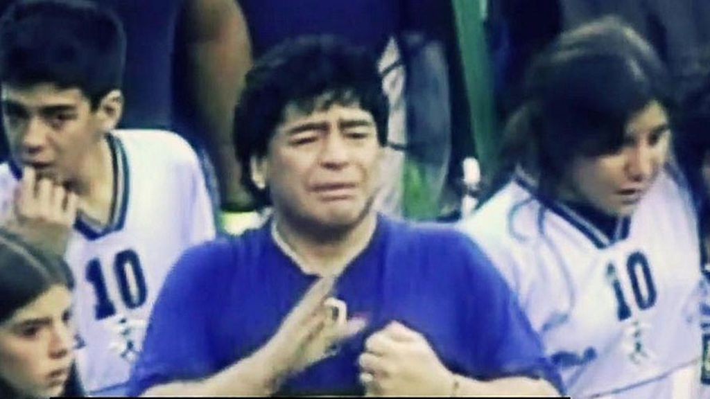 Multitudinarias demandas de paternidad paralizan la incineración del cuerpo de Maradona