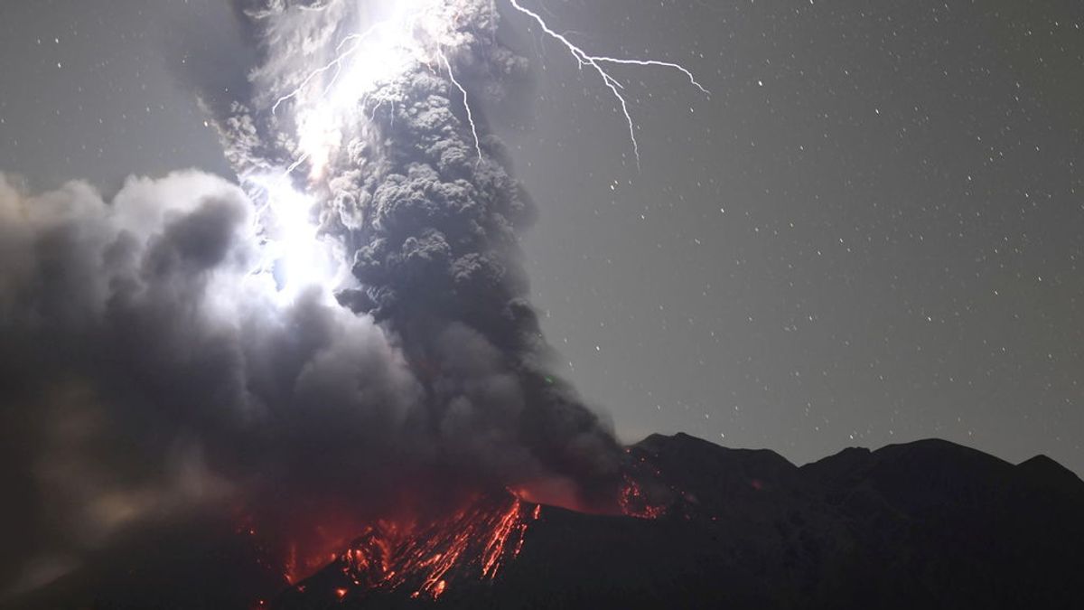 El volcán japonés de Sakurajima El volcán japonés de Sakurajima