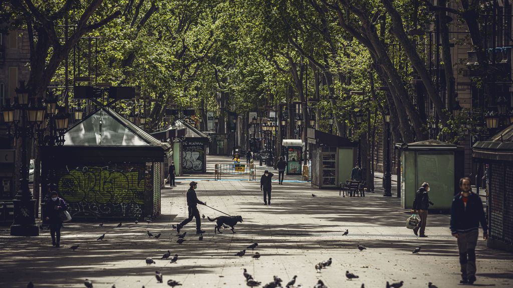La pandemia sigue sin freno en Cataluña: 2.347 nuevos positivos y el riesgo de rebrote crece más de 30 puntos La pandemia sigue sin freno en Cataluña: 2.347 nuevos positivos y el riesgo de rebrote crece más de 30 puntos